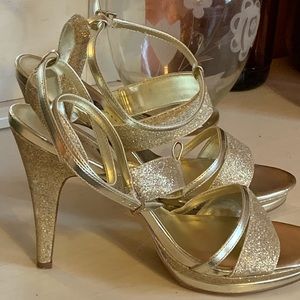 Women’s Gold Heels 👠